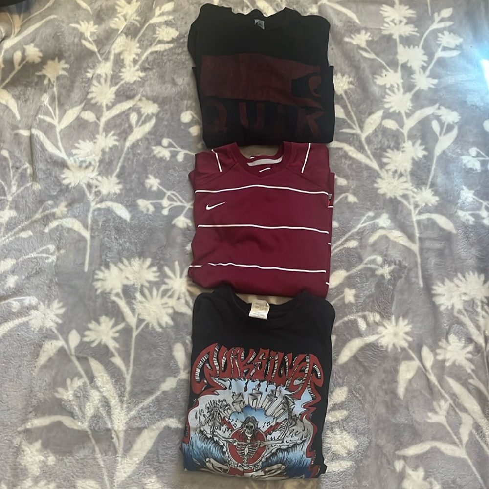 Boys Nike  & Quicksilver Tees bundle size M Boys - super wardrobe addition